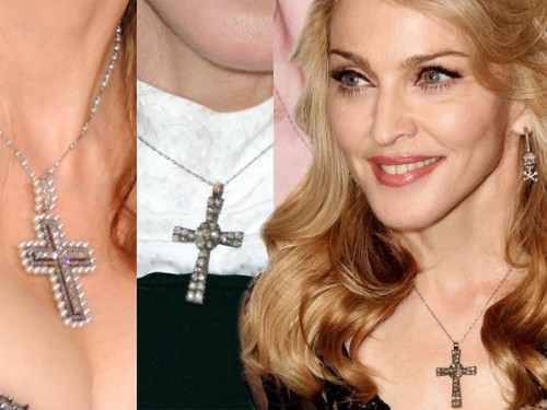 Madonna z krzyżem na piersi