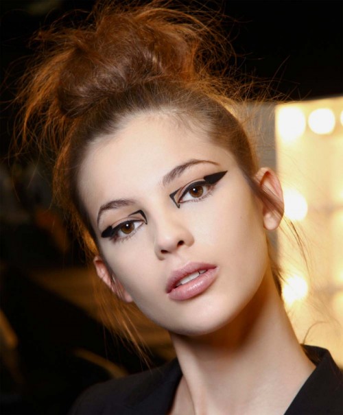 eyeliner Katrantzou, kreska eyeliner, modny makijaż oczu 2012 2013