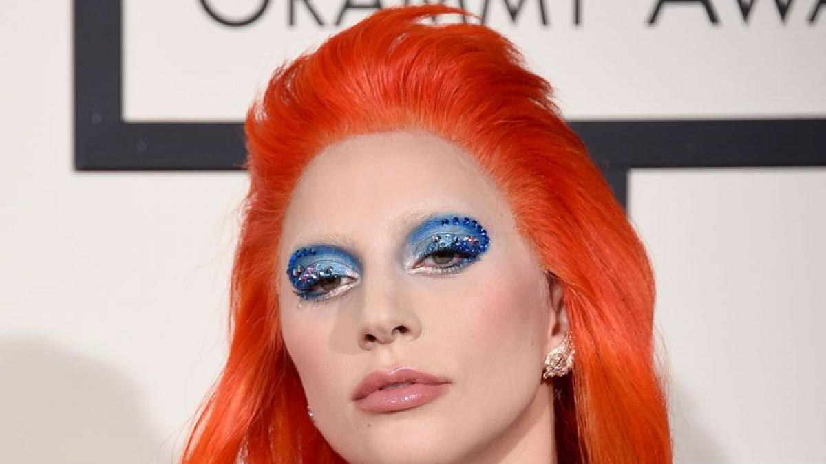Lady Gaga w marchewkowych włosach na Grammy - Newsy 