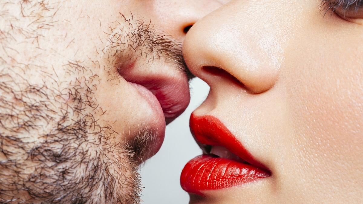 Можно ли целоваться языком. Поцелуй. Чувственные губы мужчины. Картинки поцелуя в губы. Поцелуй инфабосса.