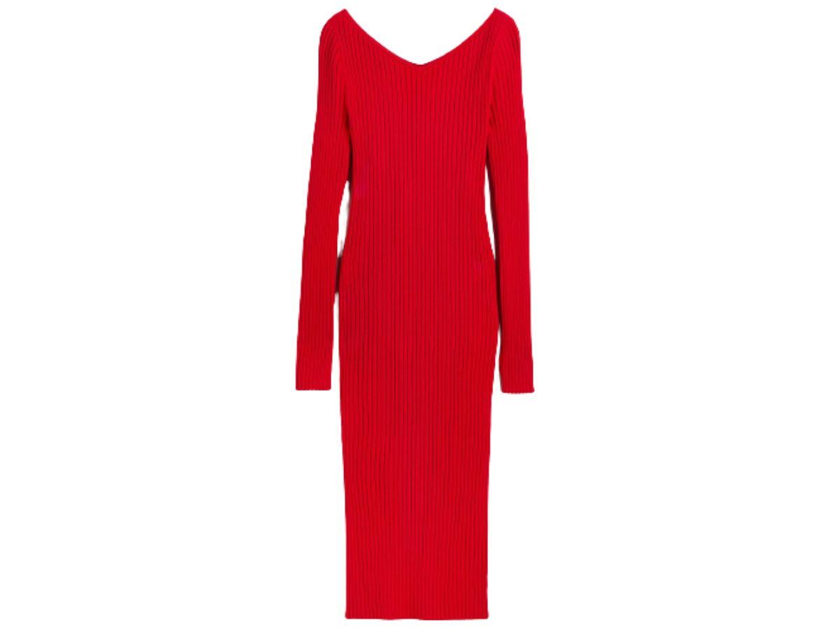 Czerwone sukienki na święta 2022: dzianinowa sukienka midi