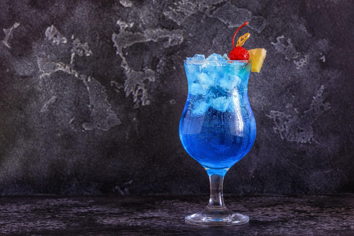 Drink z ginem i Blue Curaçao