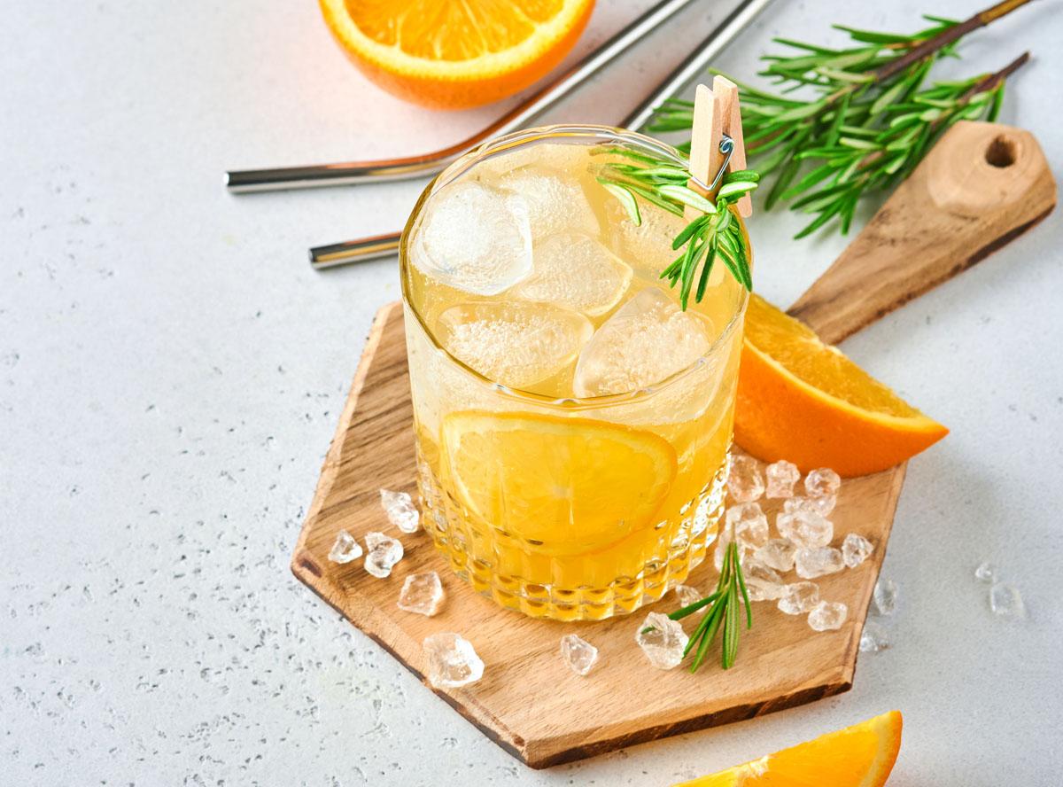 Drinki z ginem i sokiem pomarańczowym