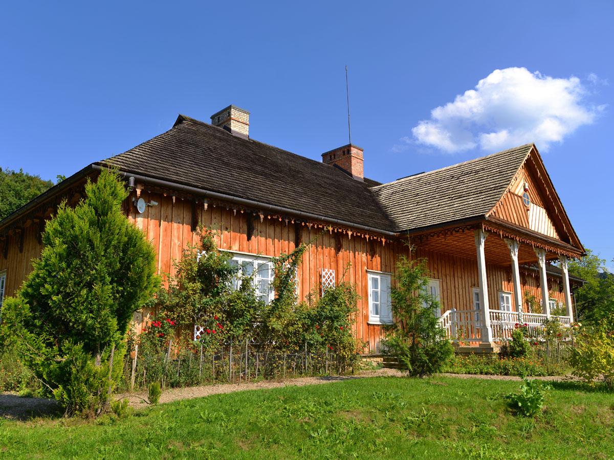 Dwór ze Święcan Skansen w Sanoku