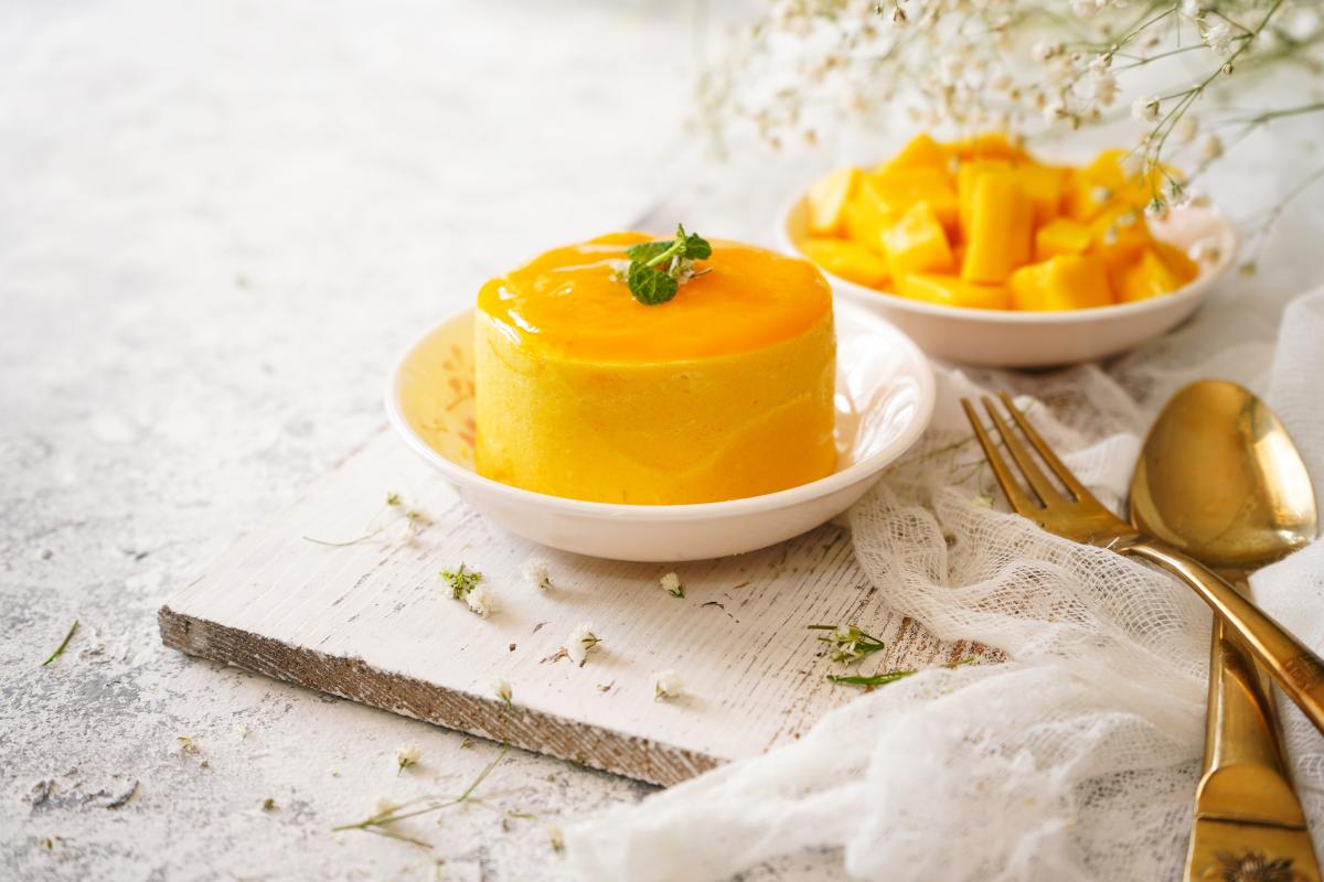 fit ciasto bez pieczenia: sernik mango