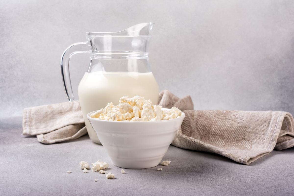 Jak zrobić zsiadłe mleko z mleka UHT
