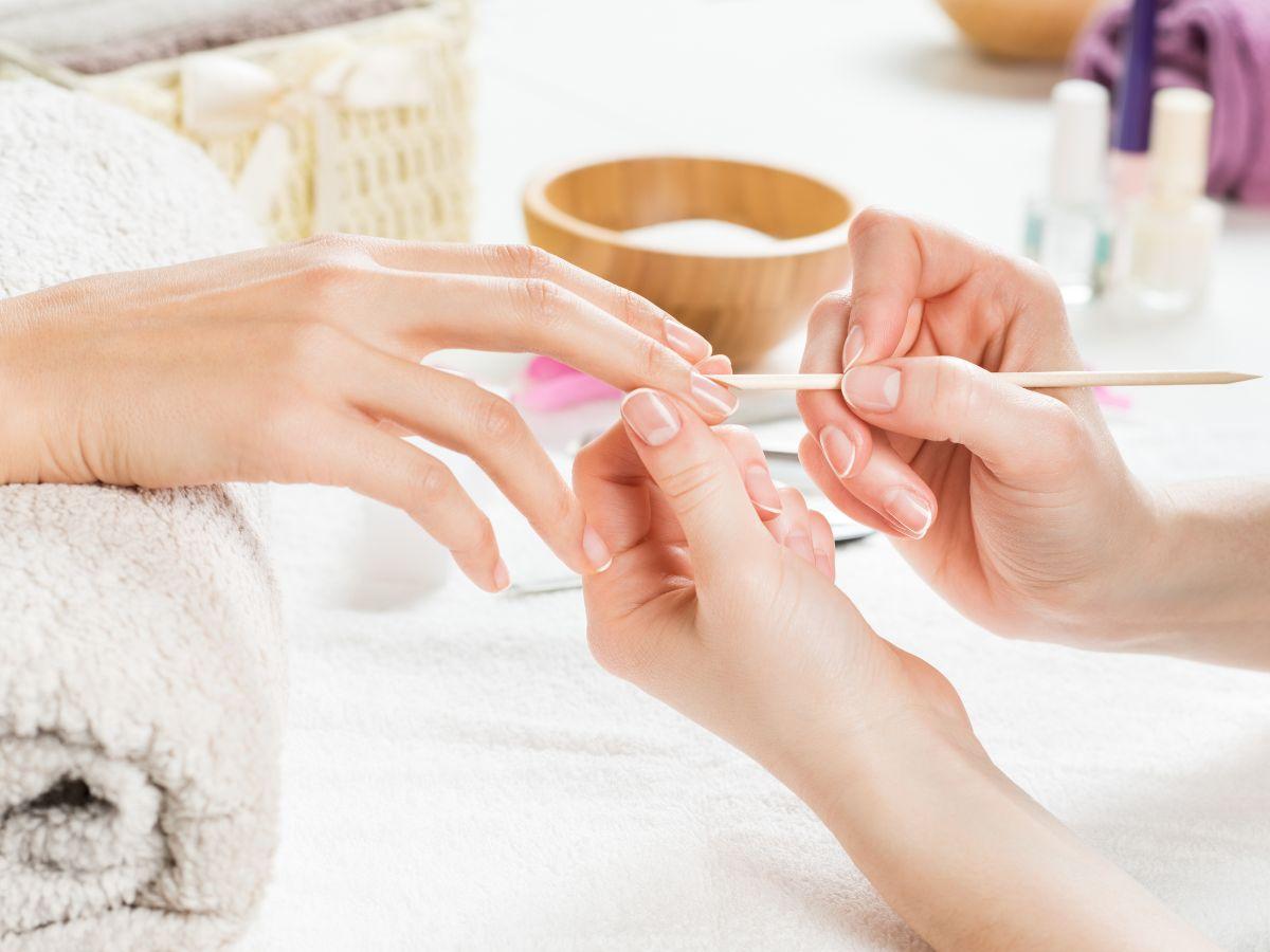 Manicure biologiczny - co to jest, na czym polega, jak go zrobić w domu, ile kosztuje