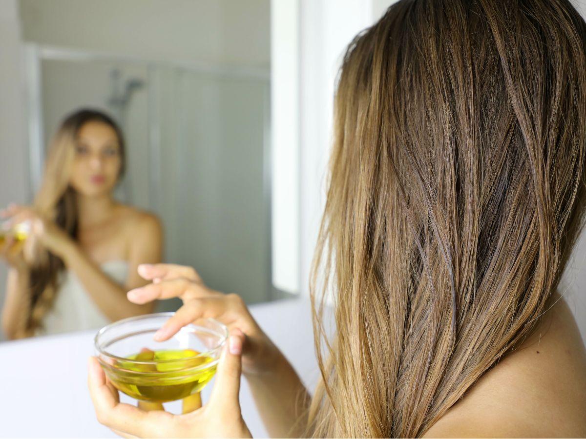 Olejowanie włosów na sucho - jak to zrobić krok po kroku, domowe sposoby, efekty, jaki olej wybrać