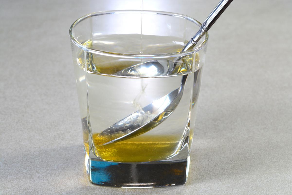 Picie wody z miodem — skutki uboczne