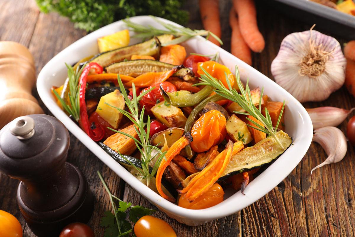 Przepisy diety Plantstrong: kolorowe pieczone warzywa
