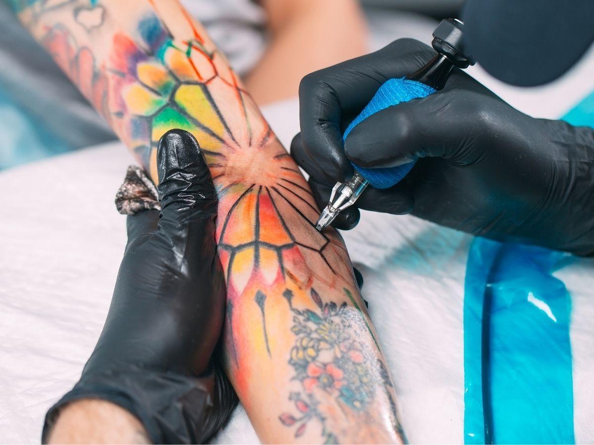 Tatuaż rękaw damski kolorowy 