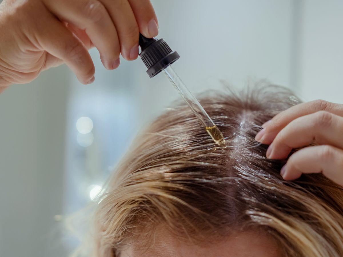 Zabiegi na włosy - profesjonalne regenerujące zabiegi w salonie, najlepsze zabiegi na włosy w domu