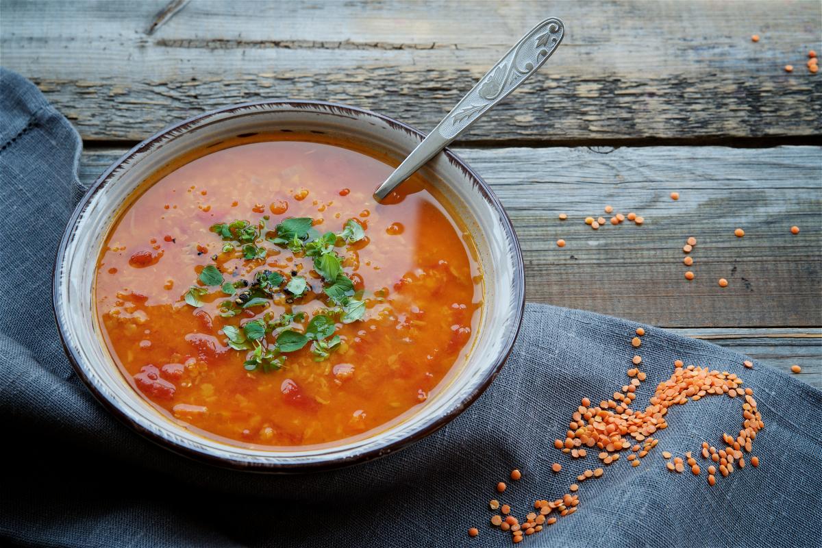 zupa z soczewicy w taniej i zdrowej diecie