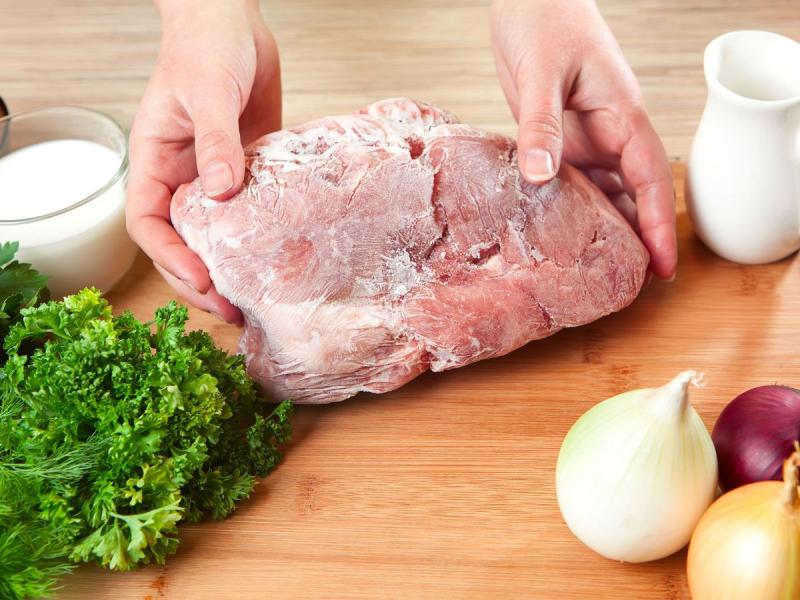 jak rozmrozić mięso z zamrażarki