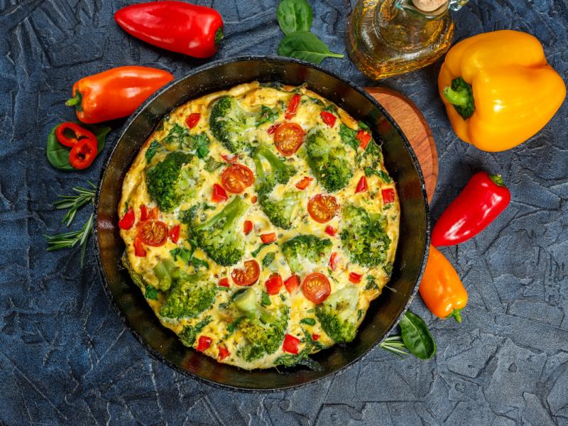 Kolacje bez chleba na szybko: frittata z warzywami