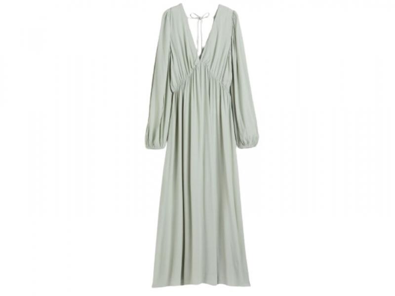 Modne sukienki na wesele 2022 - miętowa, zwiewna, długa sukienka H&M