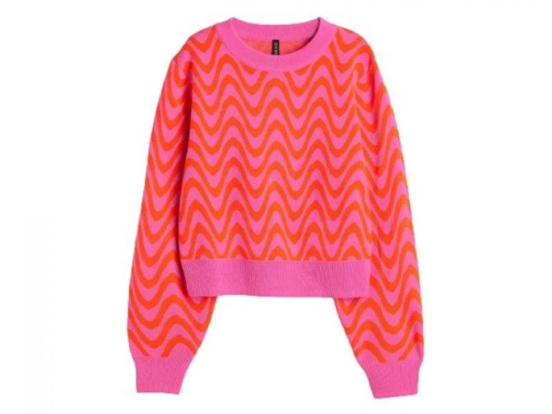 Modne swetry wiosna-lato 2022: różowo pomarańczowy sweter H&M