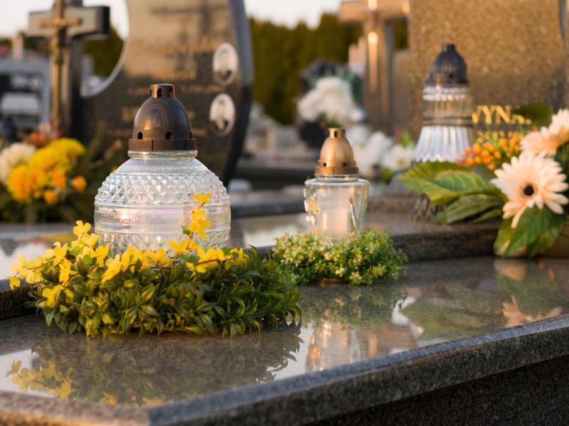 stroiki wiosenne na cmentarz