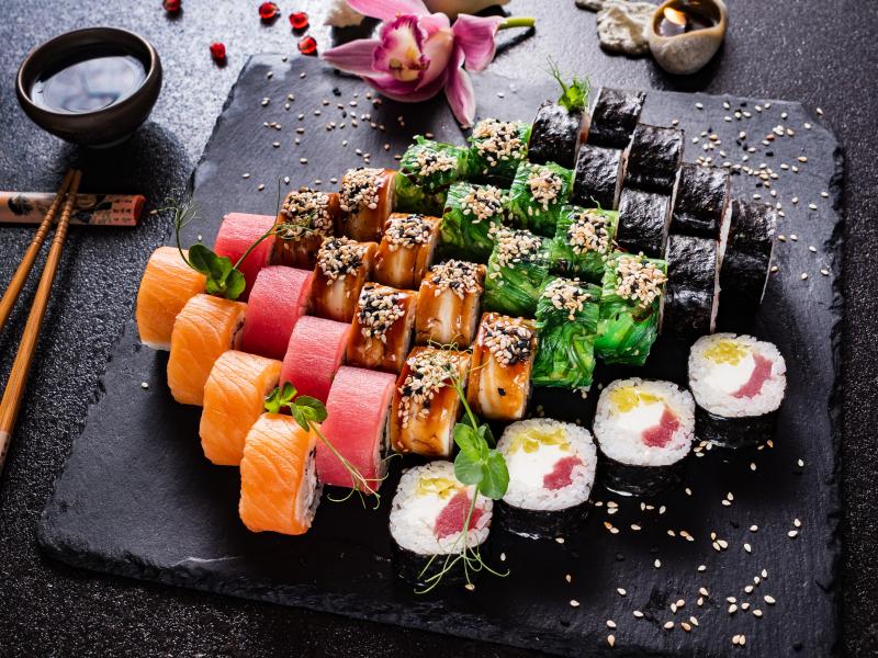 Zagrożenia związane z jedzeniem sushi