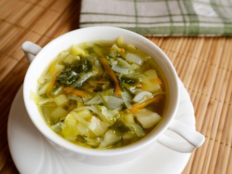 wiosenne zupy zupa z młodej kapusty
