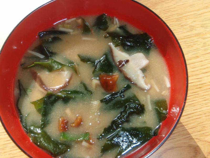 Zupa miso z maitake