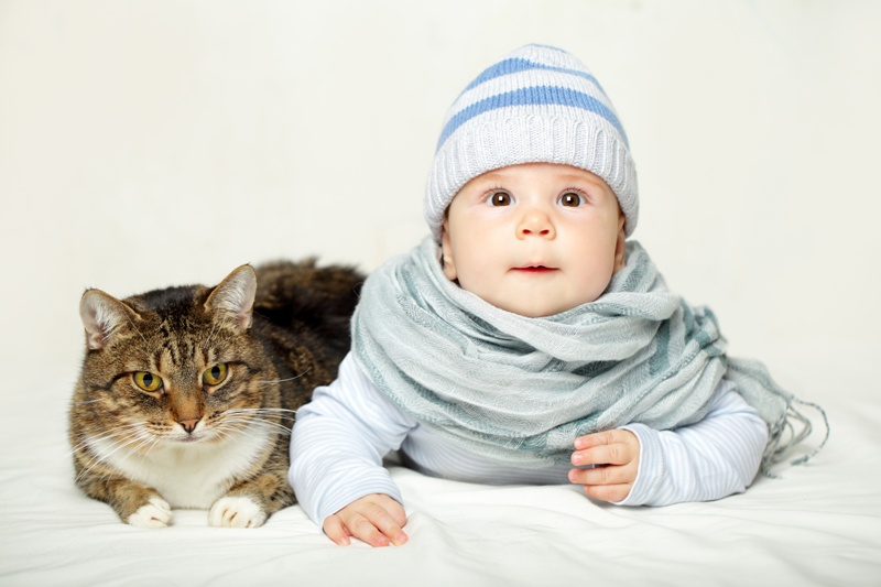 dziecko i kot