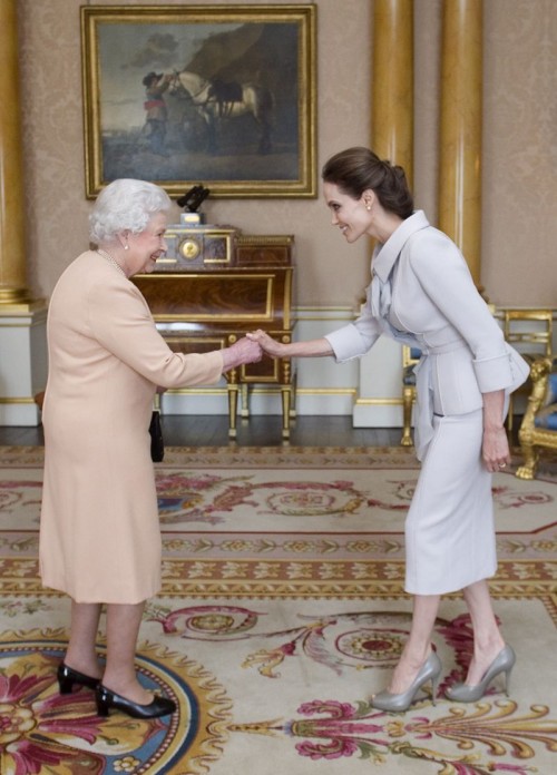 Angelina Jolie i brytyjska królowa Elżbieta II