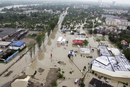 Wielka fala zalewa Polskę