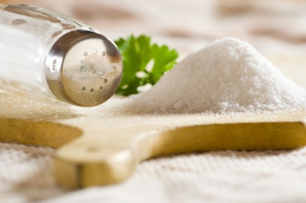 Skuteczne sposoby na ograniczenie spożycia soli