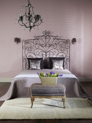 Zmysłowa sypialnia w stylu new romantic