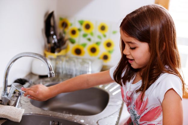Naucz małe dziecko myć ręce